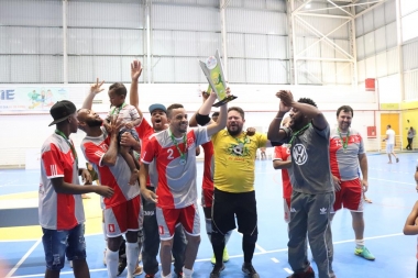 Final de torneio de futsal lota gin&aacute;sio do CIE no Caxamb&uacute; em Petr&oacute;polis