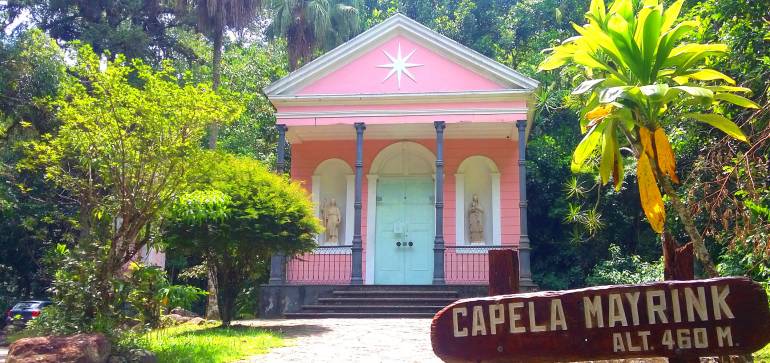 Capela Mayrink. Você não pode ir ao Rio de Janeiro e não conhecê-la.