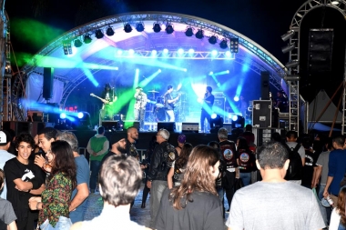 Angra Moto Fest come&ccedil;a com muito rock