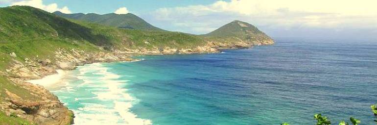 Conheça a Praia Brava de Arraial do Cabo e sinta-se um aventureiro.