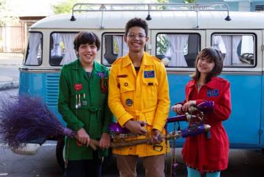 Pippo (Pedro Henriques Motta), Bento (Anderson Lima) e Sol (Let&iacute;cia Braga) d&atilde;o pistas sobre D.P.A 2 