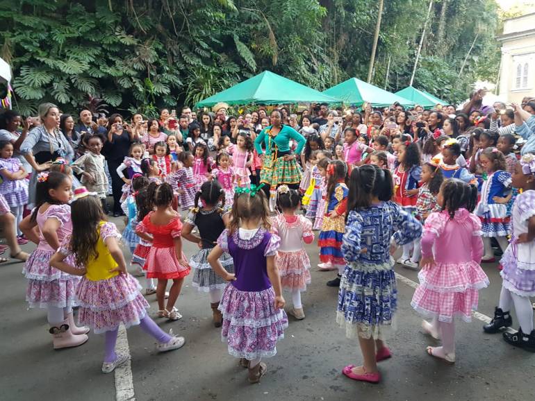 Mais de 800 pessoas participam da primeira festa junina da Casa da Educação em Petrópolis