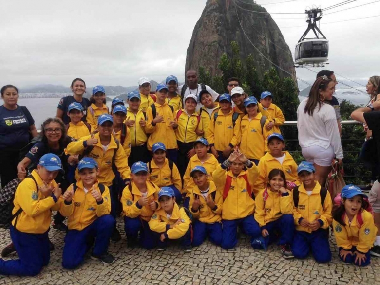 Alunos do &#039;Força no Esporte&#039; de Angra dos Reis, visitam museus e o Pão de Açúcar