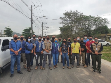 Secretaria de Estado do Ambiente e Sustentabilidade e Inea combatem despejo irregular de res&iacute;duos no Rio Guandu