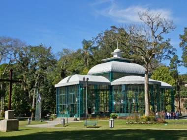 Apresentamos um dos maiores símbolos da Petrópolis imperial, o Palácio de Cristal.