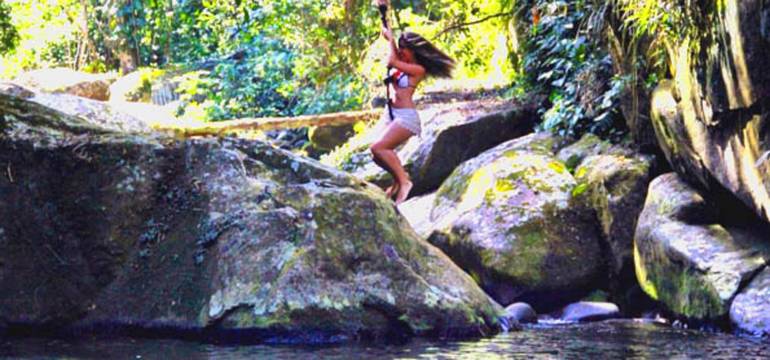 Poço do Inglês em Paraty. Trânsito não, &#039;vumbora&#039; de cipó!