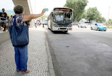 Prefeitura do Rio determina que todos os assentos no transporte p&uacute;blico na cidade sejam preferenciais. Empresas t&ecirc;m 30 dias para se adequarem
