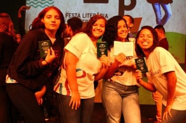 Programa profissionalizante de teatro favorece estudantes no Rio