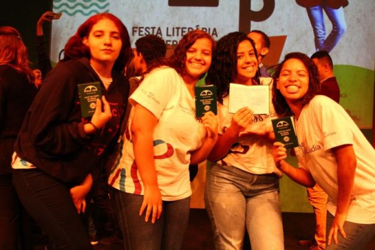 Programa profissionalizante de teatro favorece estudantes no Rio