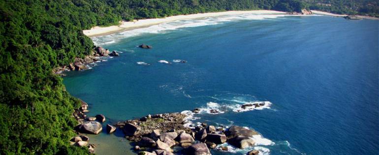 A Praia do Cachadaço em Trindade está ao lado do Piscinão do Cachadaço