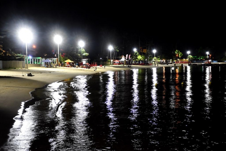 Praia Grande em Angra dos Reis está totalmente iluminada