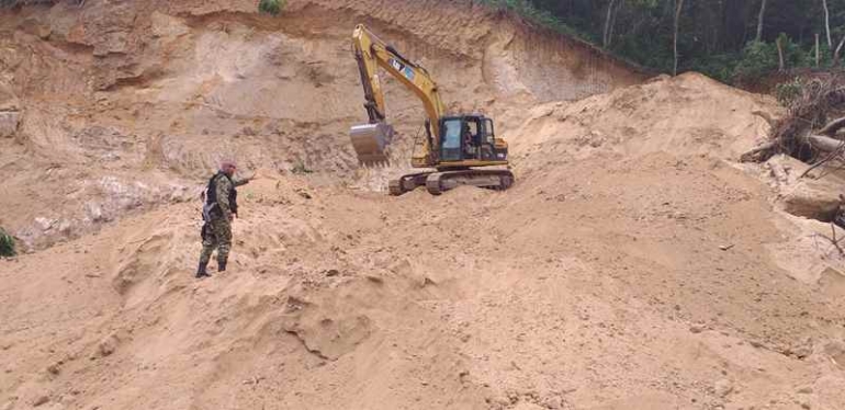 Secretaria de Estado do Ambiente e Sustentabilidade reprime crimes ambientais em área protegida de Ilha de Guaratiba