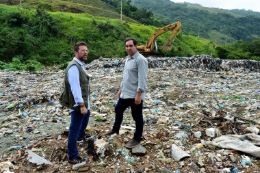 Prefeitura de Mangaratiba cumpre determina&ccedil;&atilde;o e acaba com o lix&atilde;o