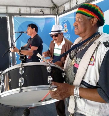 Forr&oacute; dita o ritmo da semana da m&uacute;sica na Cal&ccedil;ada da Fama em Teres&oacute;polis