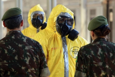 Durante atua&ccedil;&atilde;o das For&ccedil;as Armadas em parceria com a Prefeitura do Rio, prefeito faz apelo ao Planalto para liberar FGTS de aut&ocirc;nomos