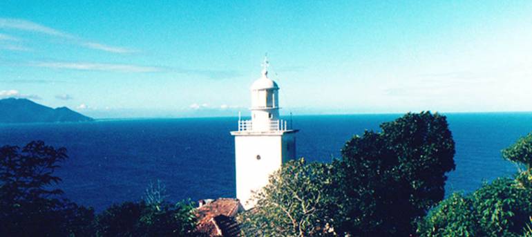 Farol dos Castelhanos. Ótima opção pra antes ou depois de conhecer a Praia de Lopes Mendes.