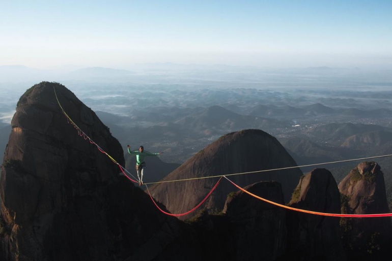 Nova geração do highline carioca faz travessia a mais de 500 metros de altura dentro do Parque Nacional