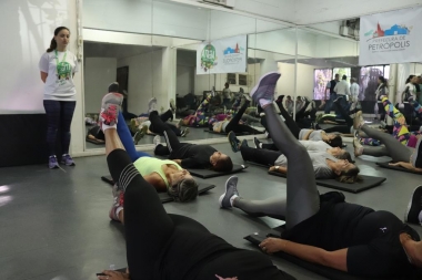 Prefeitura acompanha atividades do Agita Petr&oacute;polis no Centro de Cultura