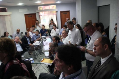 Despolui&ccedil;&atilde;o da Lagoa de Araruama: Arraial do Cabo recebe autoridades e representantes de &oacute;rg&atilde;os p&uacute;blicos e privados para discutir medidas