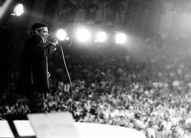 Simonal sobe aos palcos em &ldquo;Simonal - Ningu&eacute;m Sabe o Duro Que Dei&rdquo;