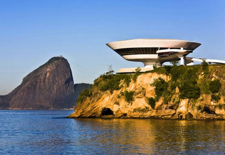 O Museu de Arte Contemporânea é o cartão postal da cidade de Niterói.