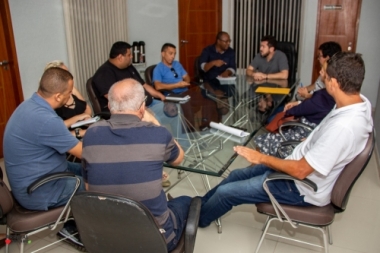 N&atilde;o compartilhe Fake News: o &oacute;leo N&Atilde;O chegou a Arraial do Cabo