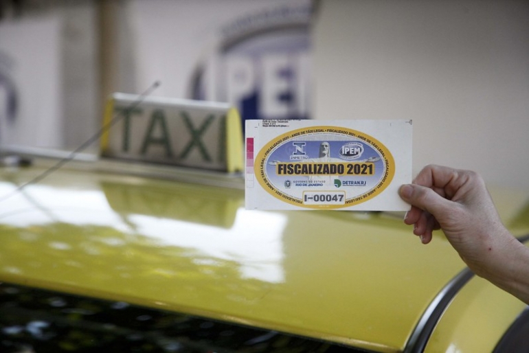 Taxistas do estado do Rio recebem selo de segurança ‘Ande de Táxi Legal’