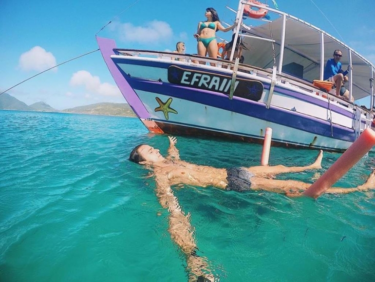 Saveiro Efraim: Conheça Arraial do Cabo de barco, mas vá com os melhores