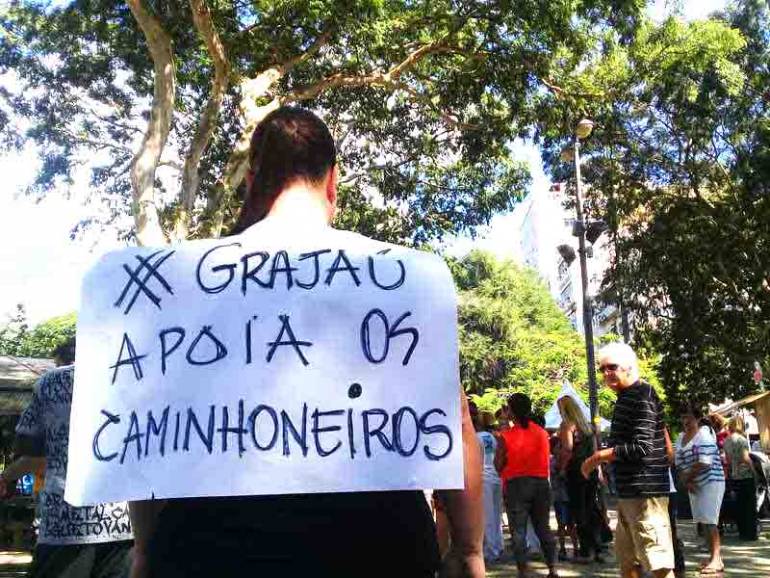 O lindo bairro do Grajaú no Rio de Janeiro acordou hoje cedo com um grito de mãe: #acordagrajau!