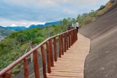 Parque Montanhas de Teres&oacute;polis inaugura nova trilha com quatro pontes na sede Pedra da Tartaruga