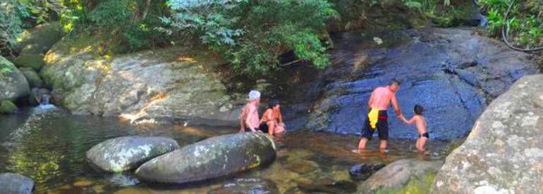 Trindade também tem uma Cachoeira do Escorrega.