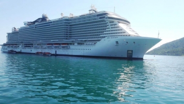 Navio com cinco mil turistas ancora pela primeira vez na Ilha Grande. Temporada de transatl&acirc;nticos trar&aacute; cerca de 50 navios ao munic&iacute;pio