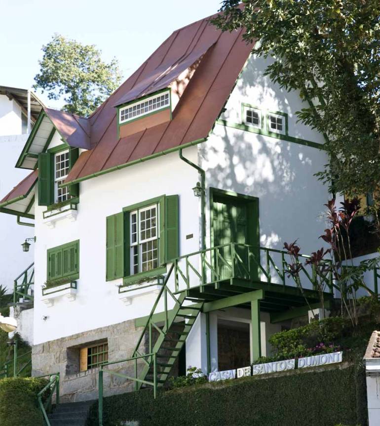 Conheça &#039;a encantada&#039; casa do aviador Santos Dumont.