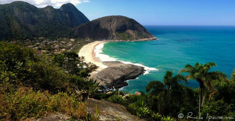 Morro do Tucum, mais conhecido como Costão de Itacoatiara, é uma formação rochosa com 217m de altitude com vista privilegiada para o mar