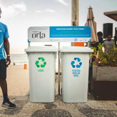 Recicla Orla promove (dia 19) mutir&atilde;o de limpeza na praia do Leblon durante virada sustent&aacute;vel no Rio de janeiro