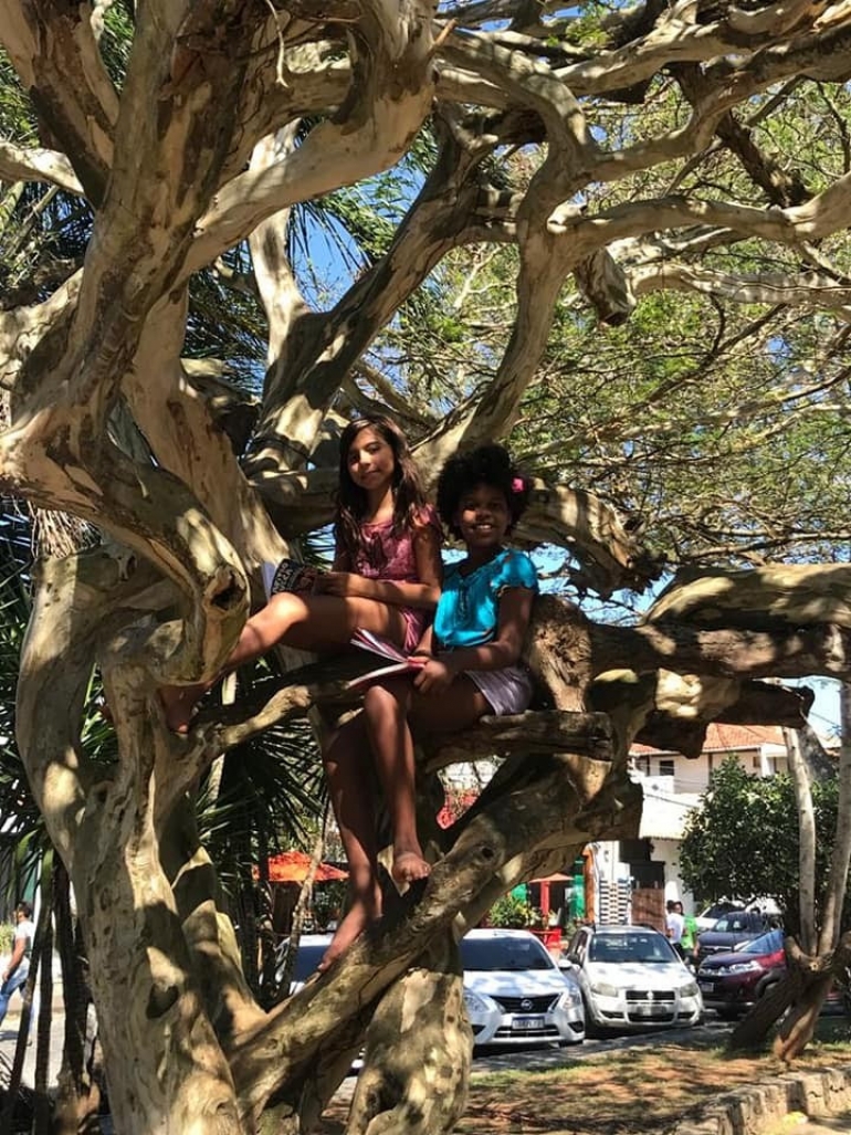 Dia do Folclore é comemorada com “Pé de Leitura” em Búzios