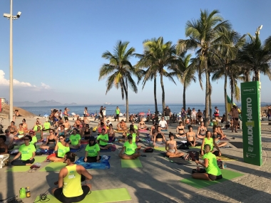 Aul&atilde;o gratuito de Yoga neste s&aacute;bado no Arpoador, promovido por Unimed-Rio