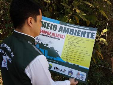 Meio Ambiente instala 400 placas de orienta&ccedil;&atilde;o e sinaliza&ccedil;&atilde;o em cachoeiras e trilhas da cidade
