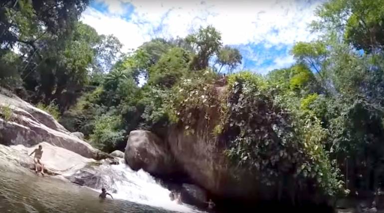 A ponte no caminho para o Poço do Tarzan