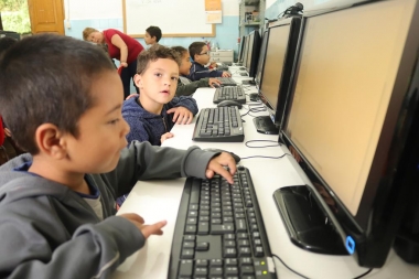 Petr&oacute;polis tem 18 Centros de Inclus&atilde;o Digital em funcionamento e vai inaugurar mais 7 at&eacute; o fim do ano